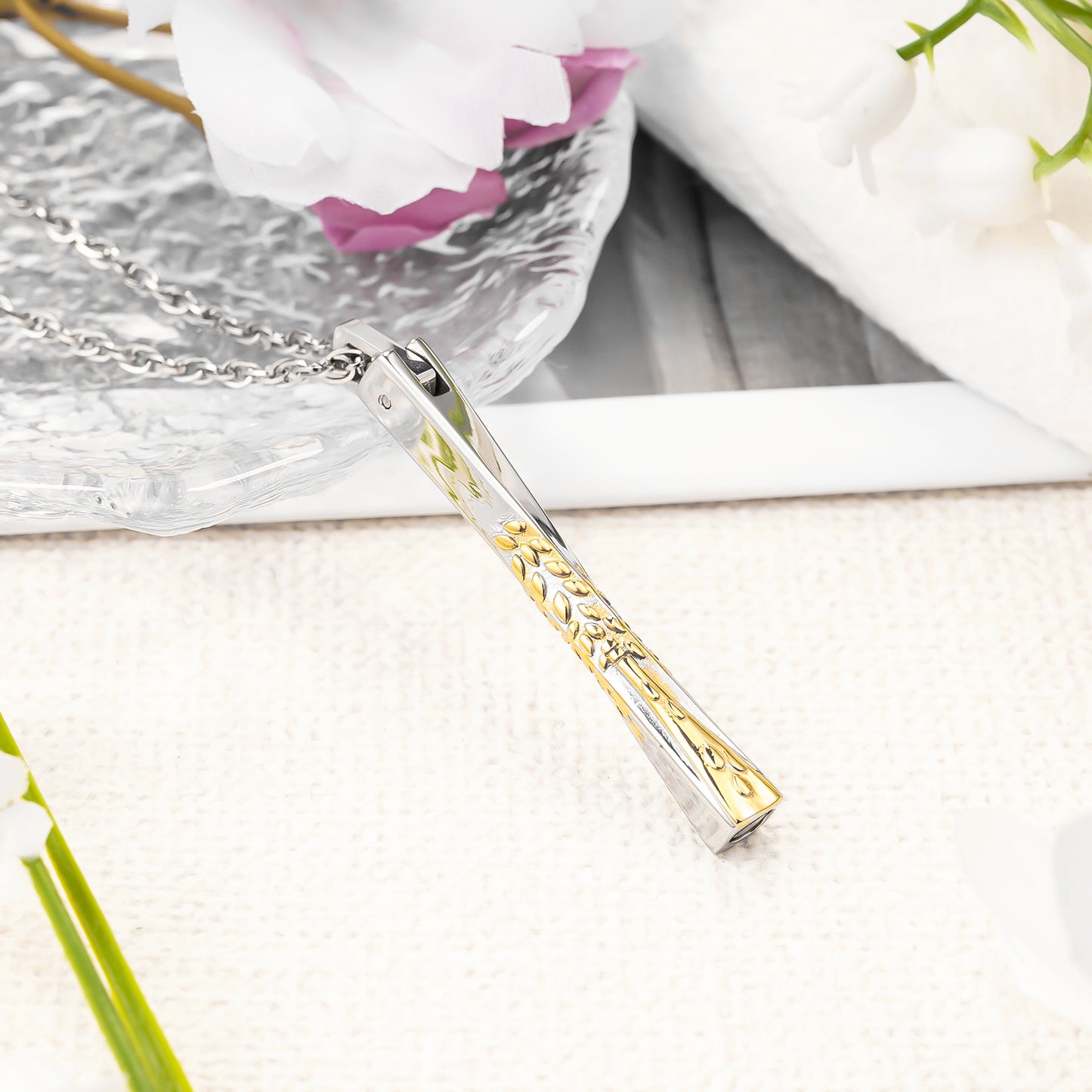 Memorial necklace for human ashes