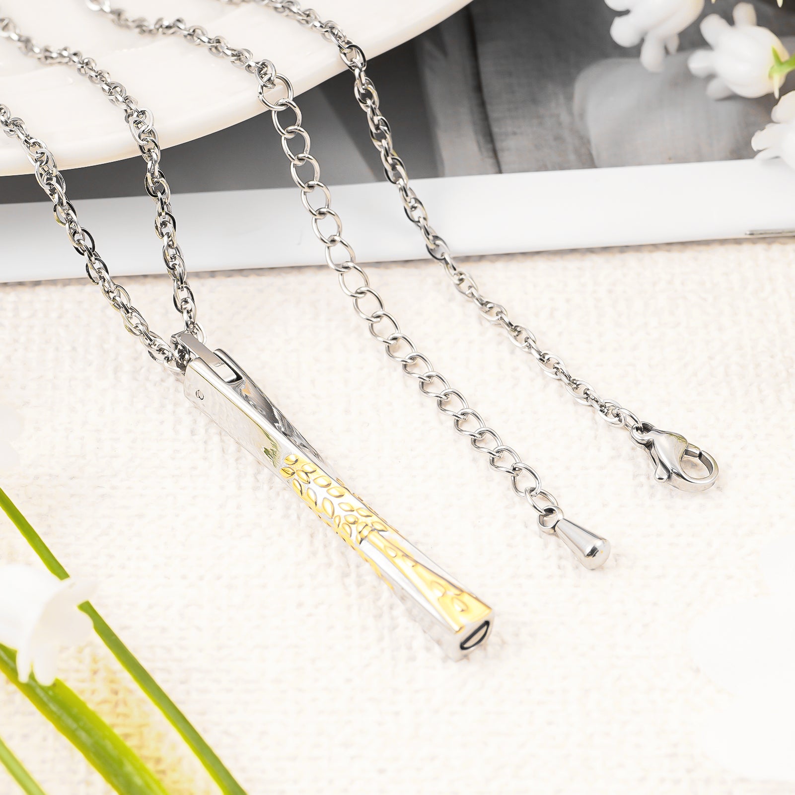 Memorial necklace for human ashes