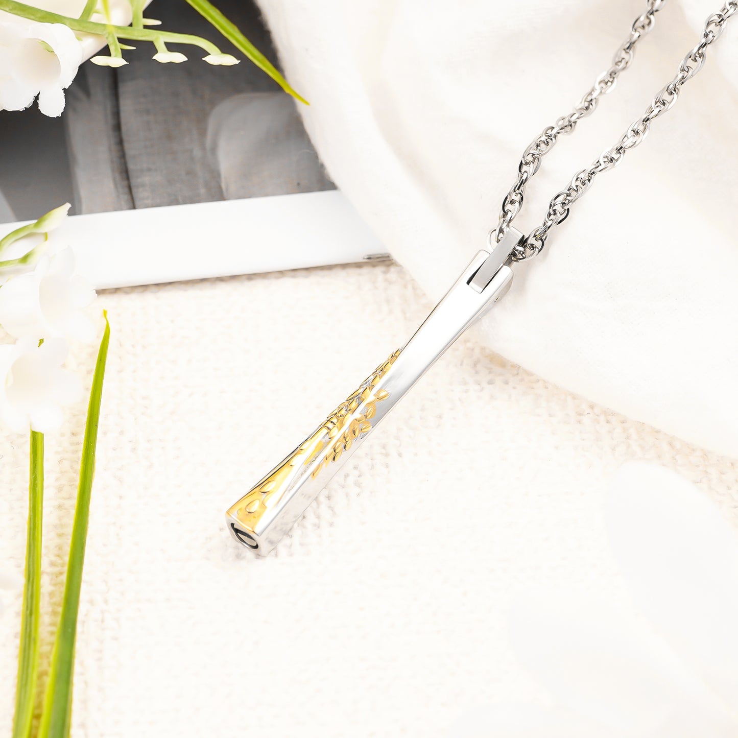 Memorial necklace for human ashes